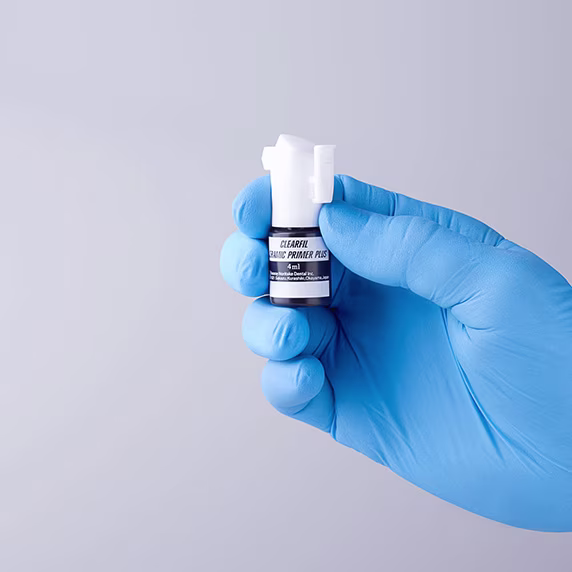 CLEARFIL CERAMIC PRIMER PLUS hand